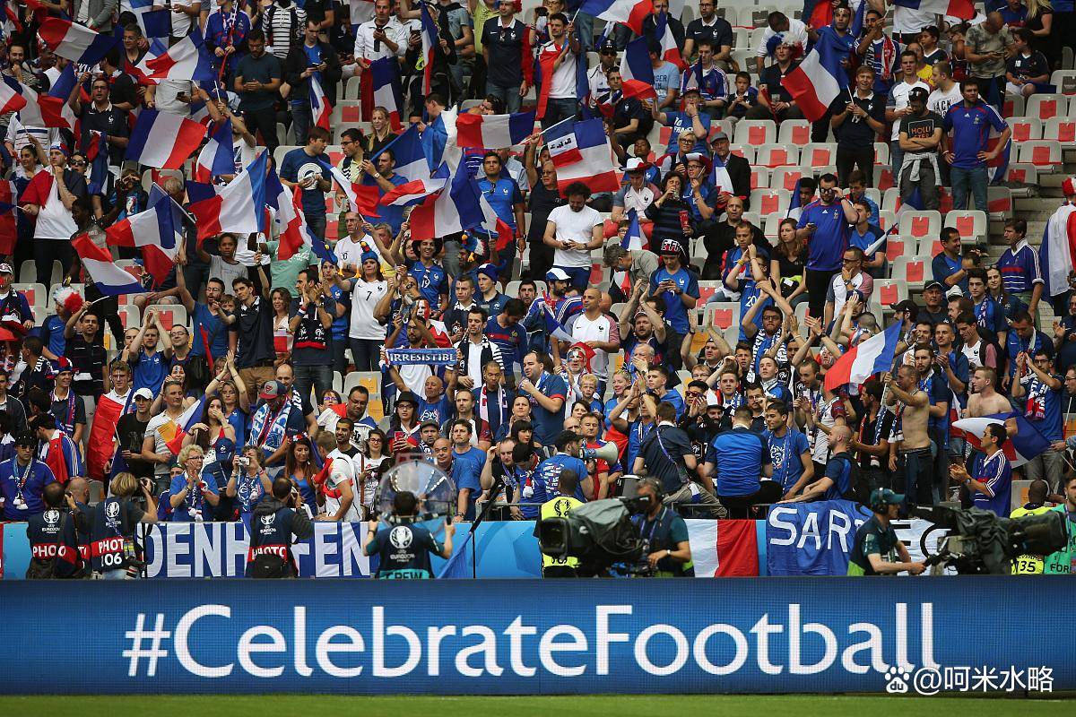 关于沙尔克球迷期待主场观战，见证胜利的信息